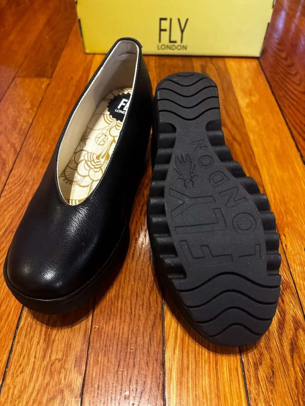FLY London Women's Yaz Leather Wedge Pump in Black Mousse NWT Size 7.5